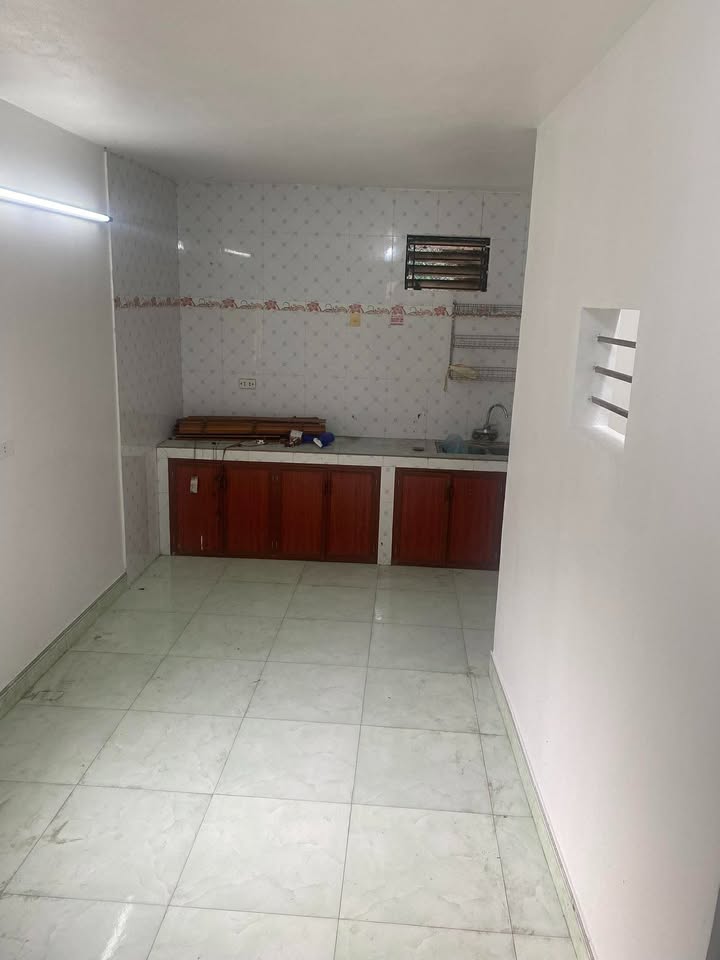  Nhà 2 tầng ngõ Trần Huy Liệu, thông thoáng