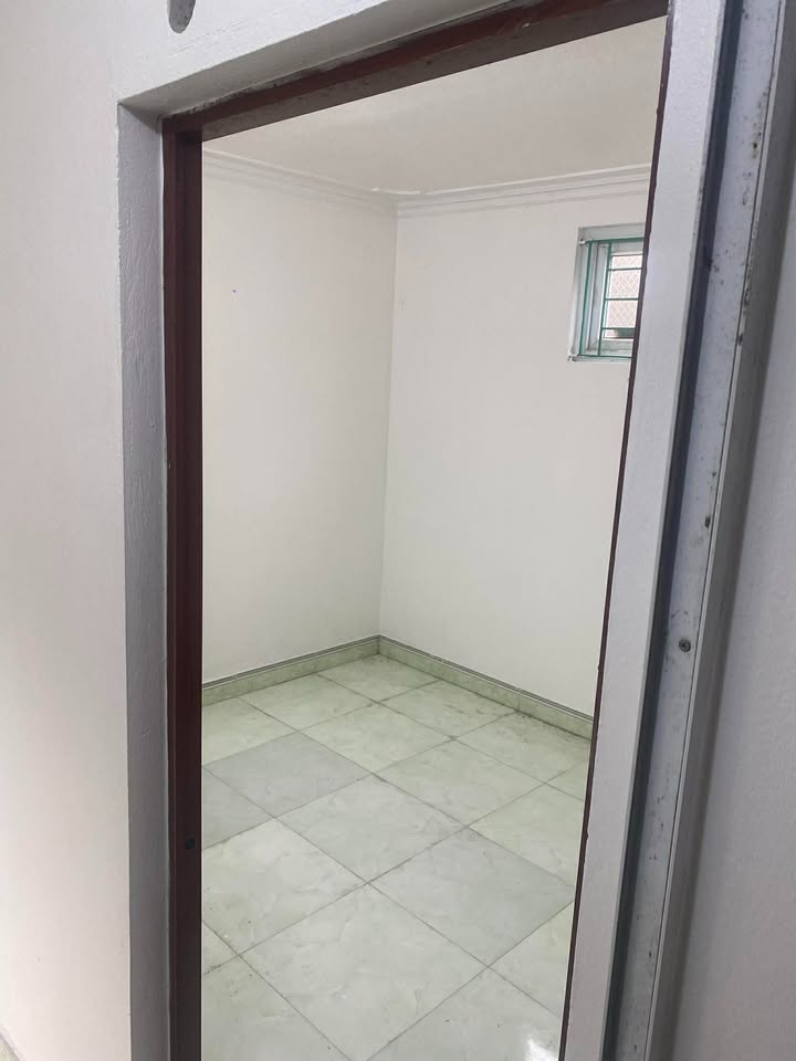  Nhà 2 tầng ngõ Trần Huy Liệu, thông thoáng