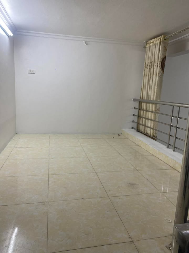  Nhà 2 tầng ngõ Trần Huy Liệu, thông thoáng