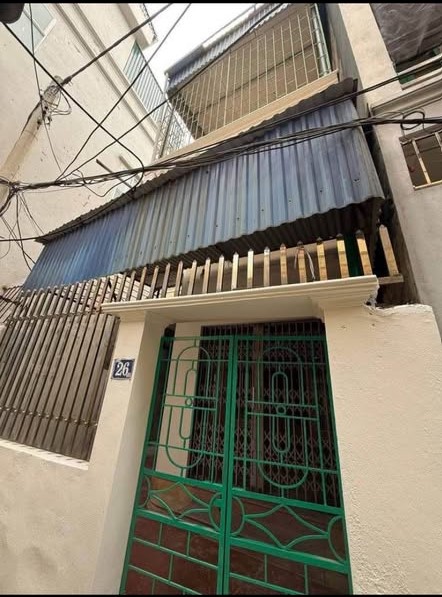  Nhà 2 tầng Lưu Hữu Phước (ô 17), trung tâm, có sân cổng